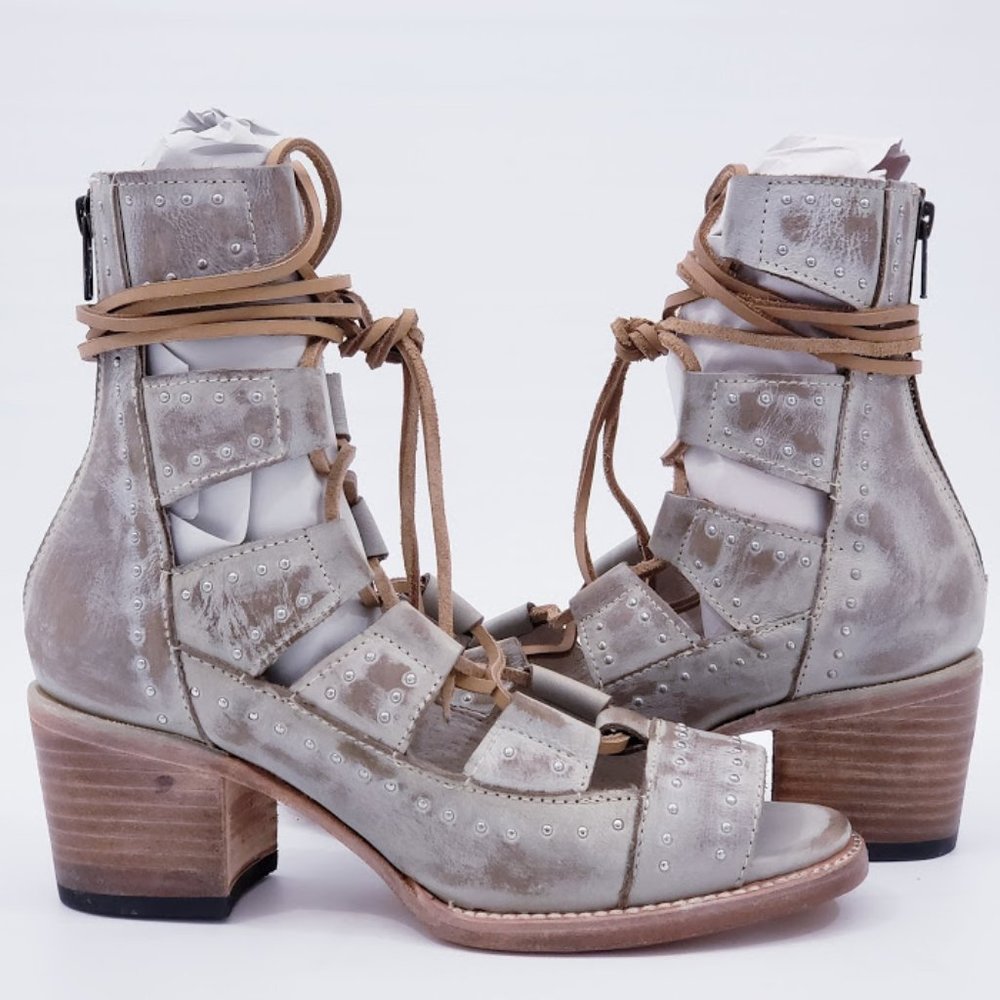 NEW FREEBIRD BY STEVEN HAZEL ICE DISTRESSED SANDAL - Picture 3 of 9
